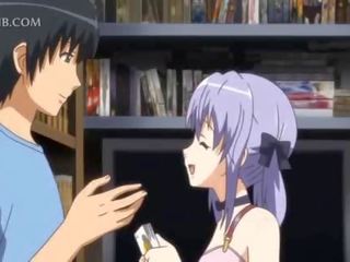 Anime vogëlushe veshur por një apron seduces e bukur buddy
